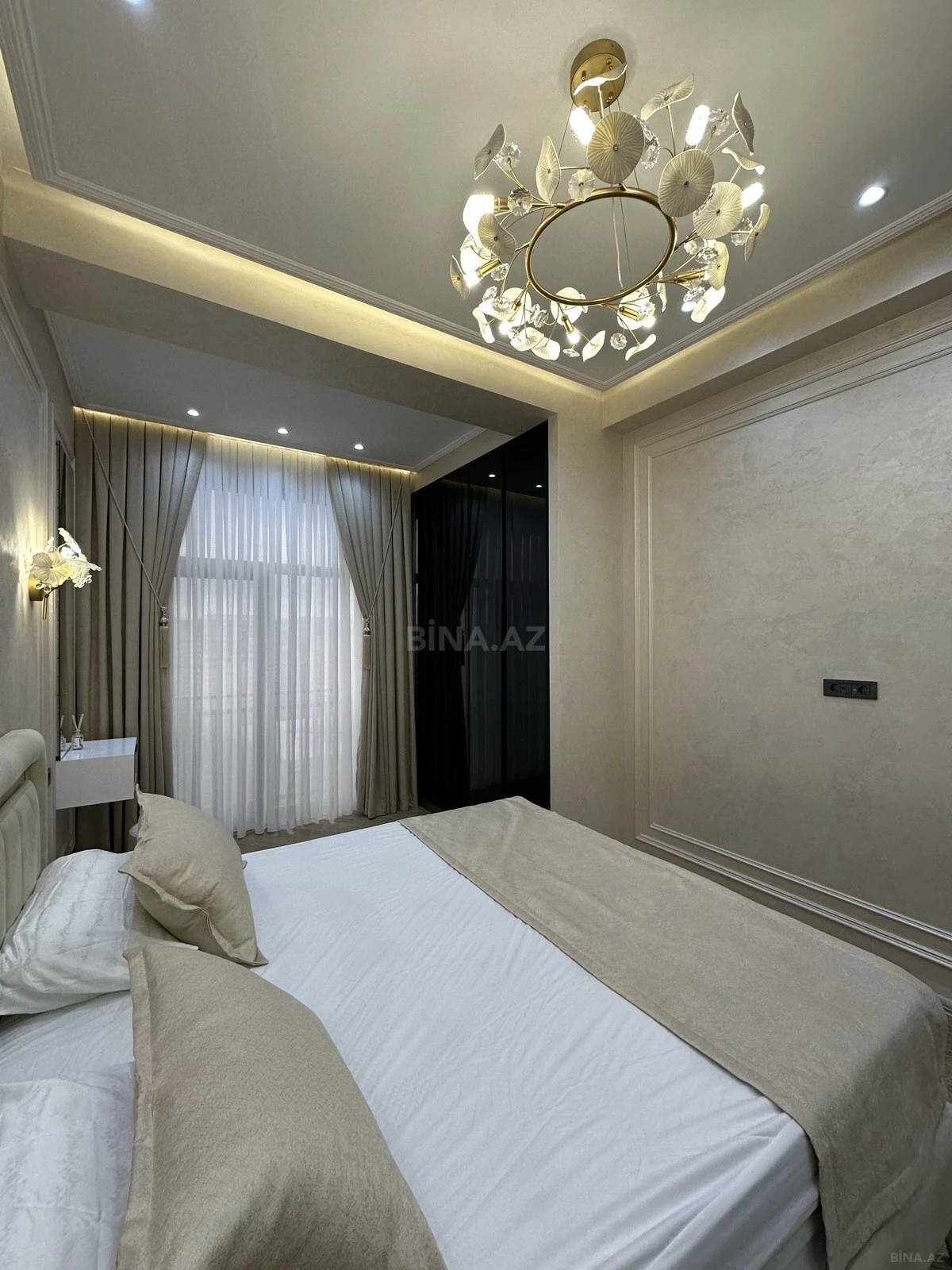 Satılır 3 otaqlı mənzil 121 m²