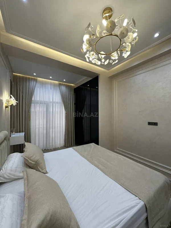 Satılır 3 otaqlı mənzil 121 m²