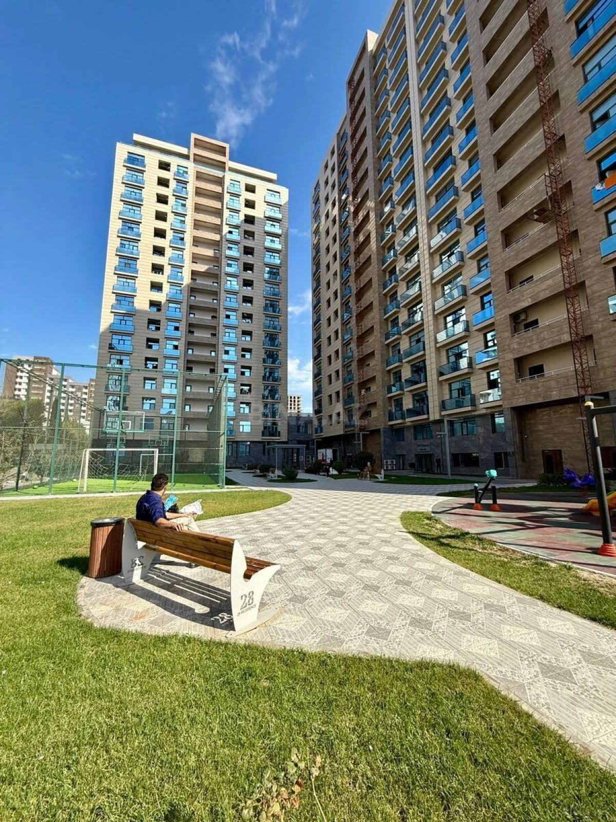 Satılır 3 otaqlı mənzil 121 m²