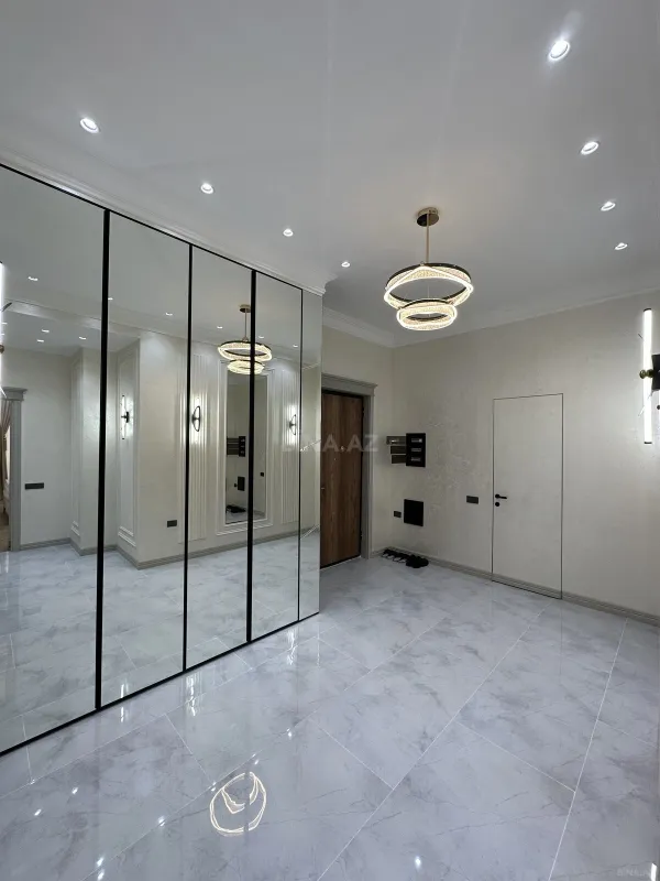 Satılır 3 otaqlı mənzil 121 m²