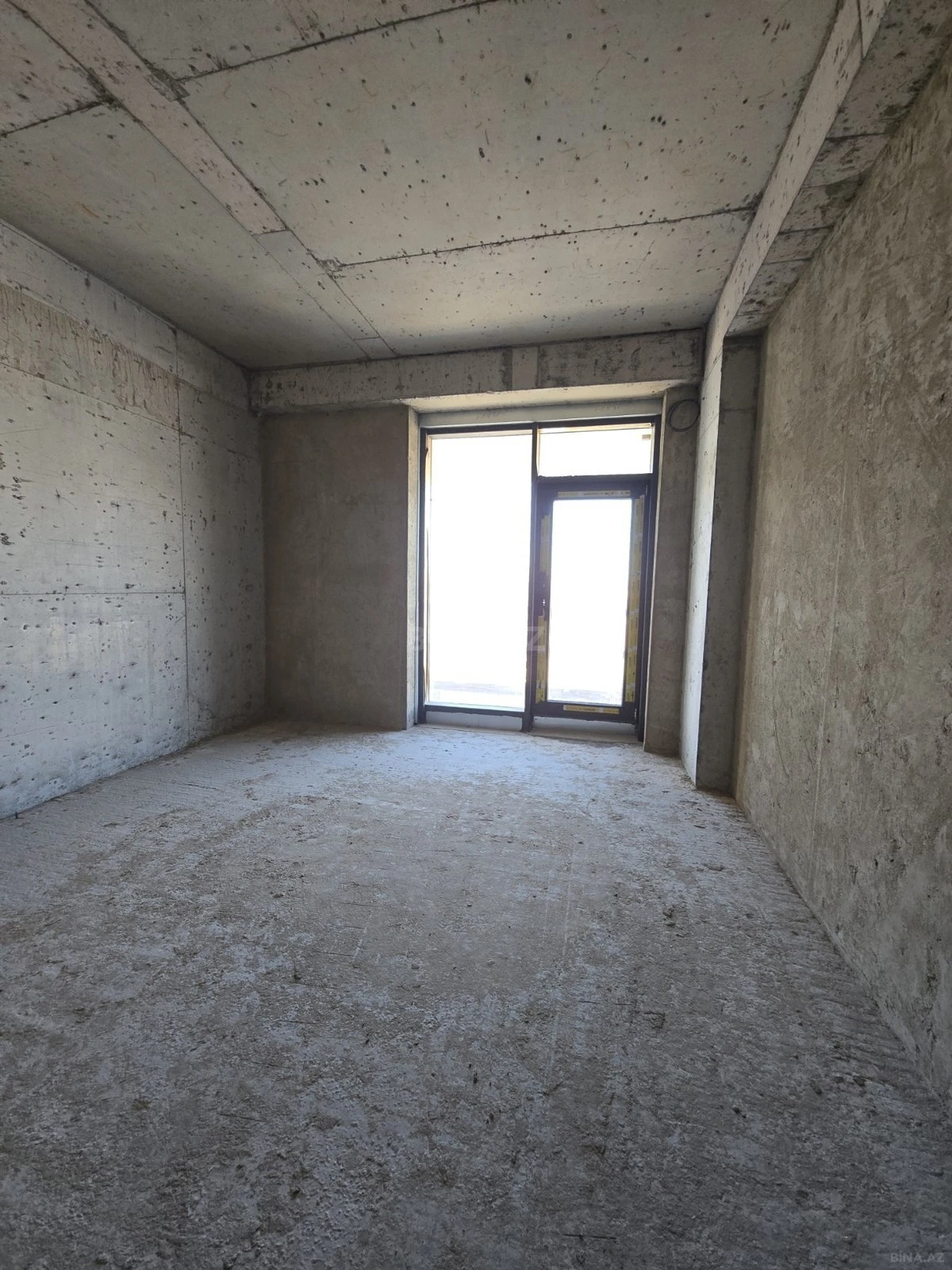 Satılır 3 otaqlı mənzil 180 m²
