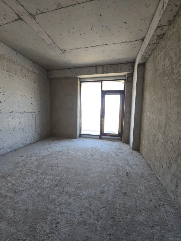 Satılır 3 otaqlı mənzil 180 m²