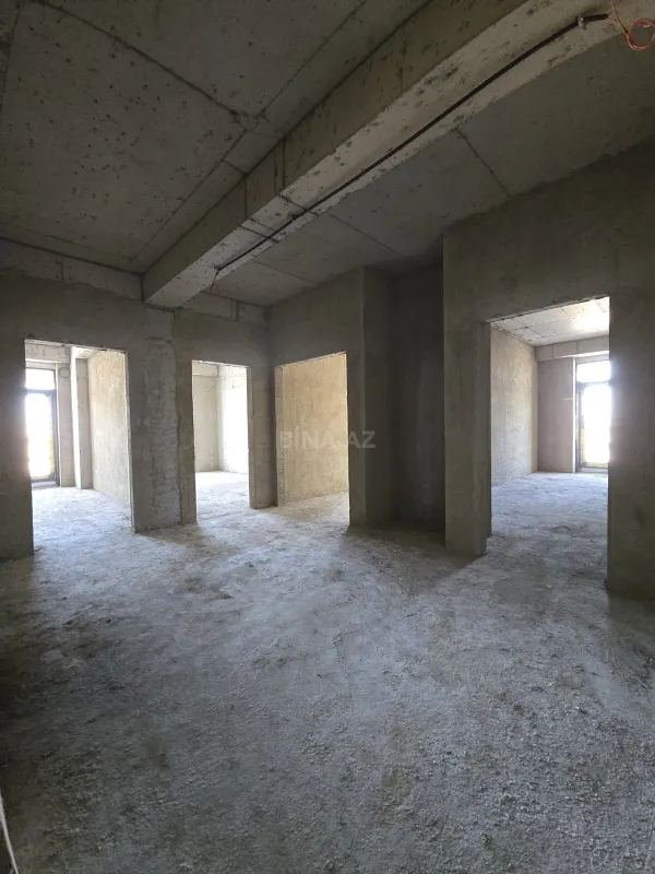 Satılır 3 otaqlı mənzil 180 m²