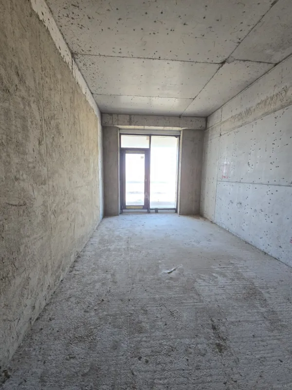 Satılır 3 otaqlı mənzil 180 m²