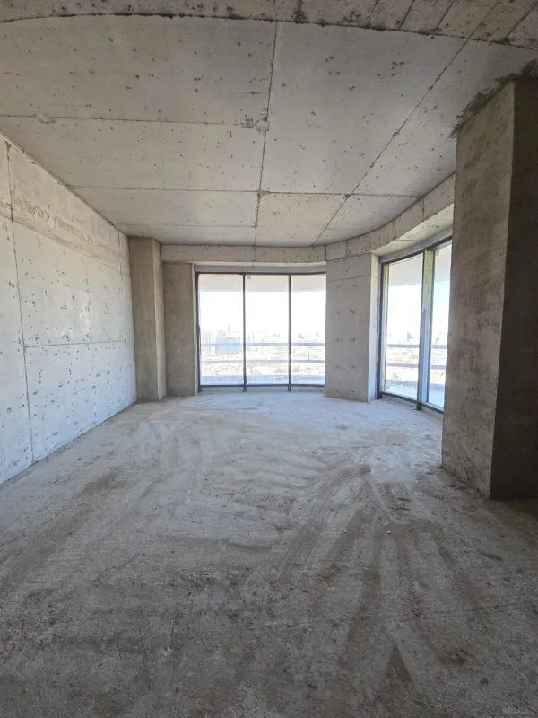 Satılır 3 otaqlı mənzil 180 m²