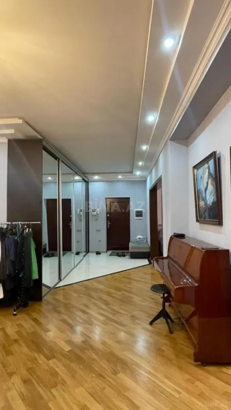 Satılır 3 otaqlı mənzil 150 m²