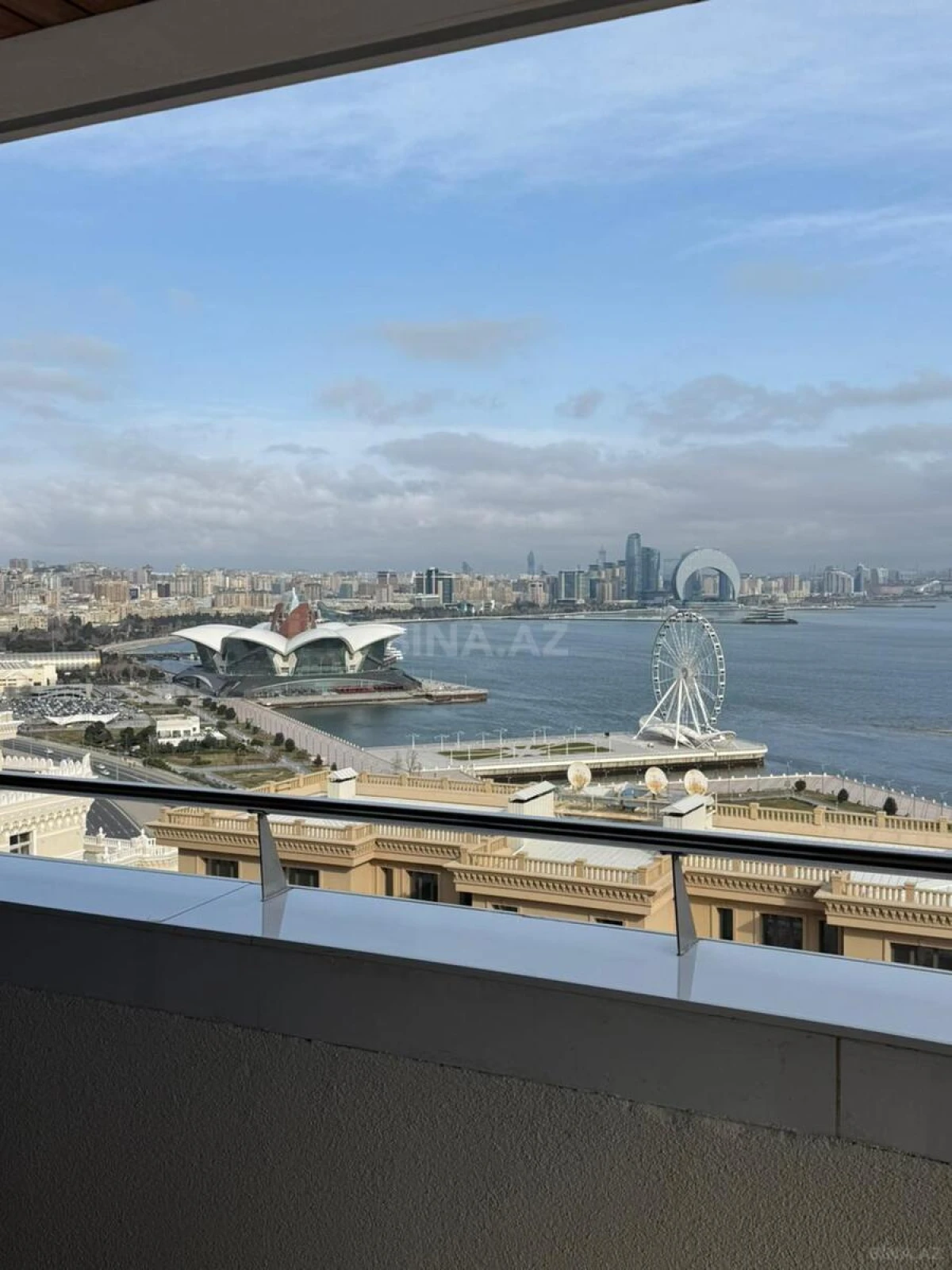 Satılır 5 otaqlı mənzil 231 m²