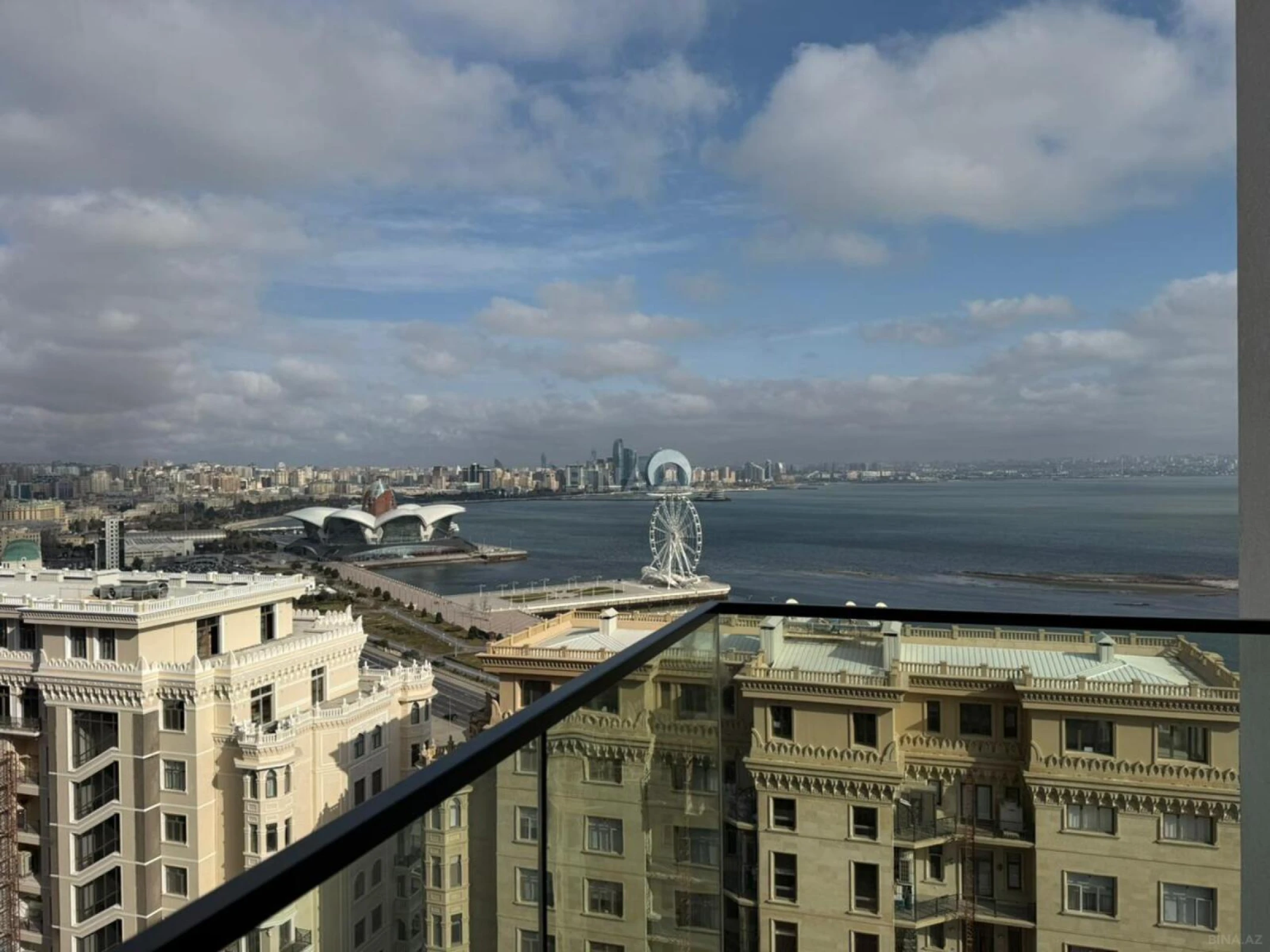Satılır 5 otaqlı mənzil 231 m²