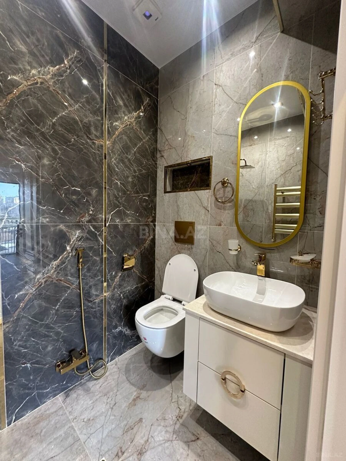 Satılır 4 otaqlı mənzil 127 m²