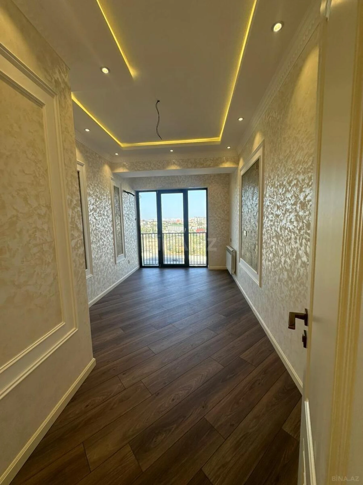 Satılır 4 otaqlı mənzil 127 m²