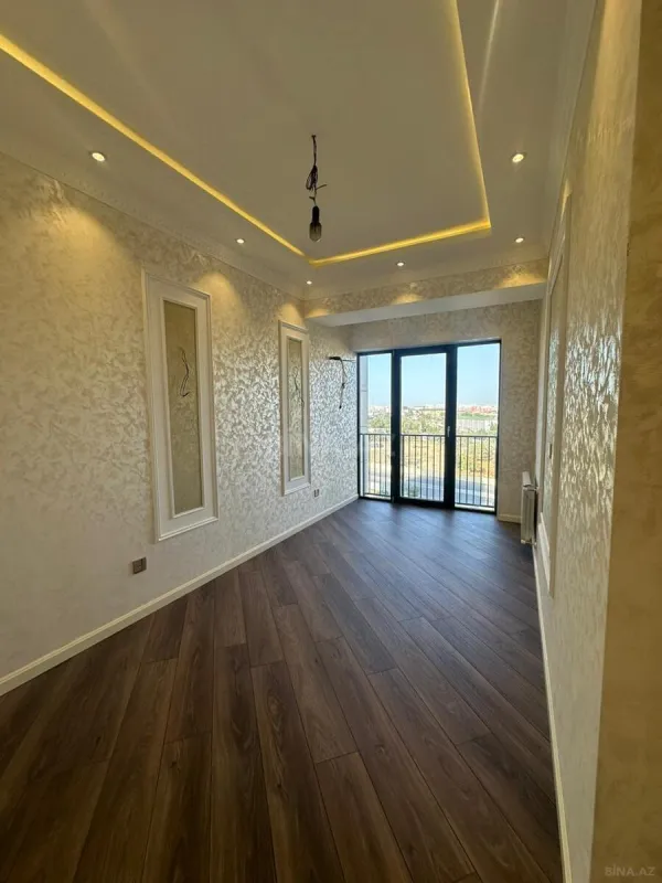 Satılır 4 otaqlı mənzil 127 m²