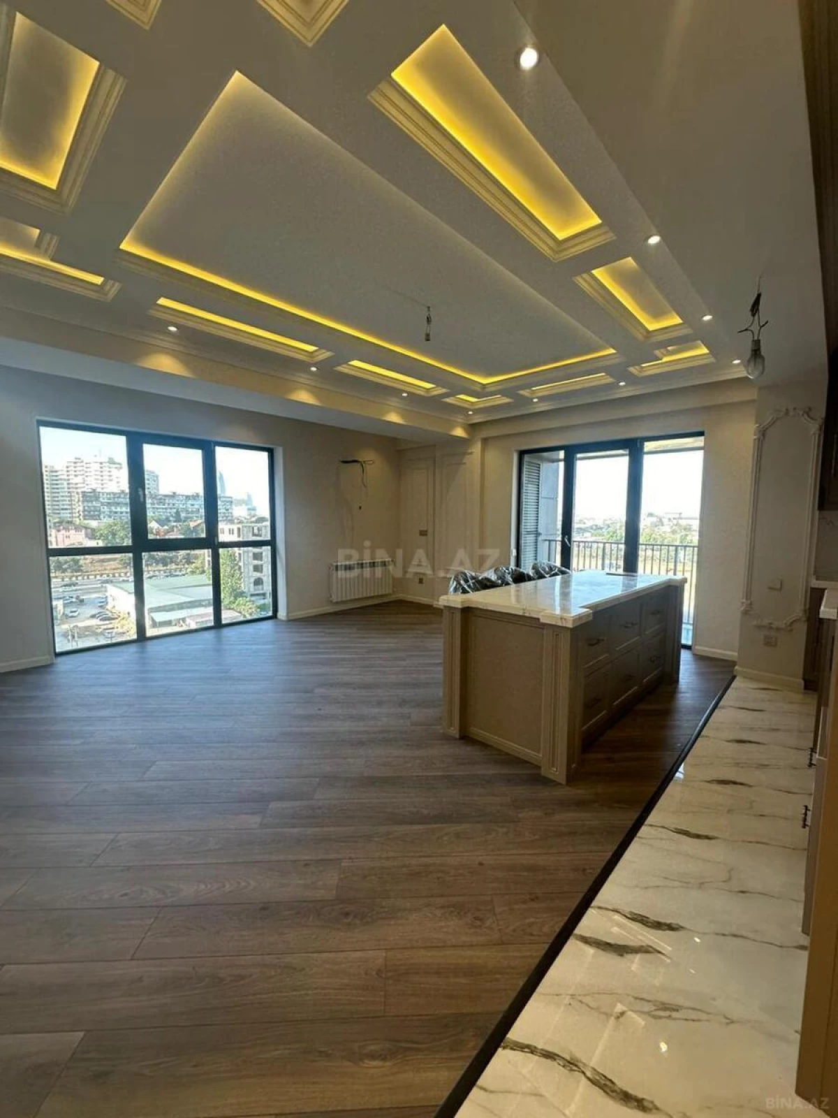 Satılır 4 otaqlı mənzil 127 m²