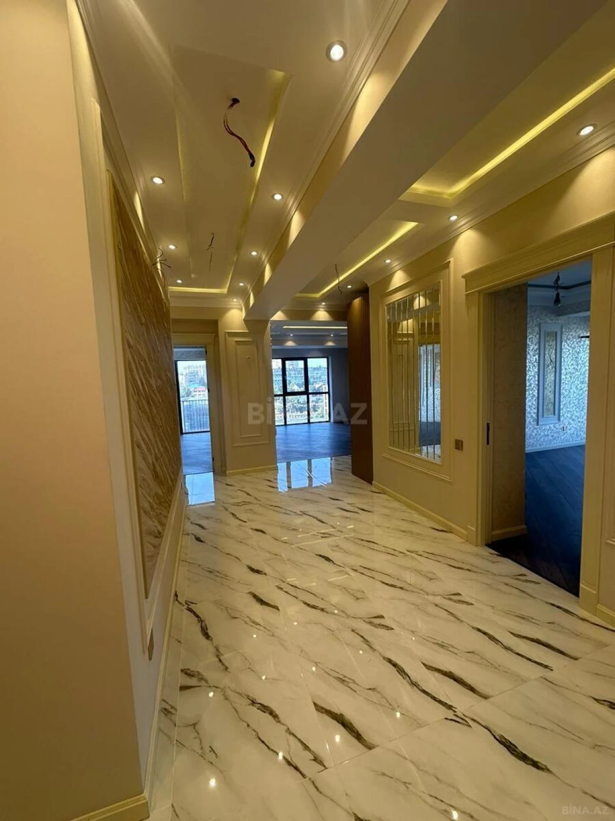 Satılır 4 otaqlı mənzil 127 m²
