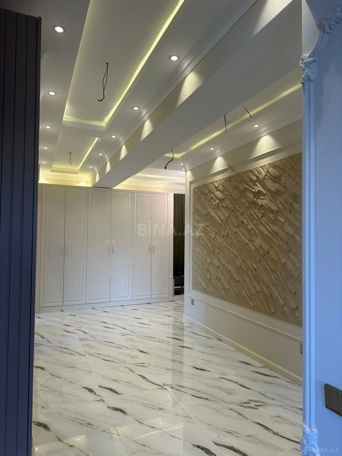 Satılır 4 otaqlı mənzil 127 m²