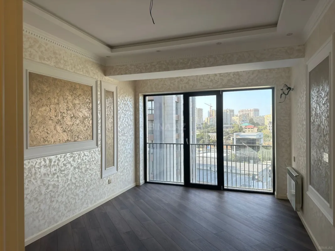 Satılır 4 otaqlı mənzil 127 m²