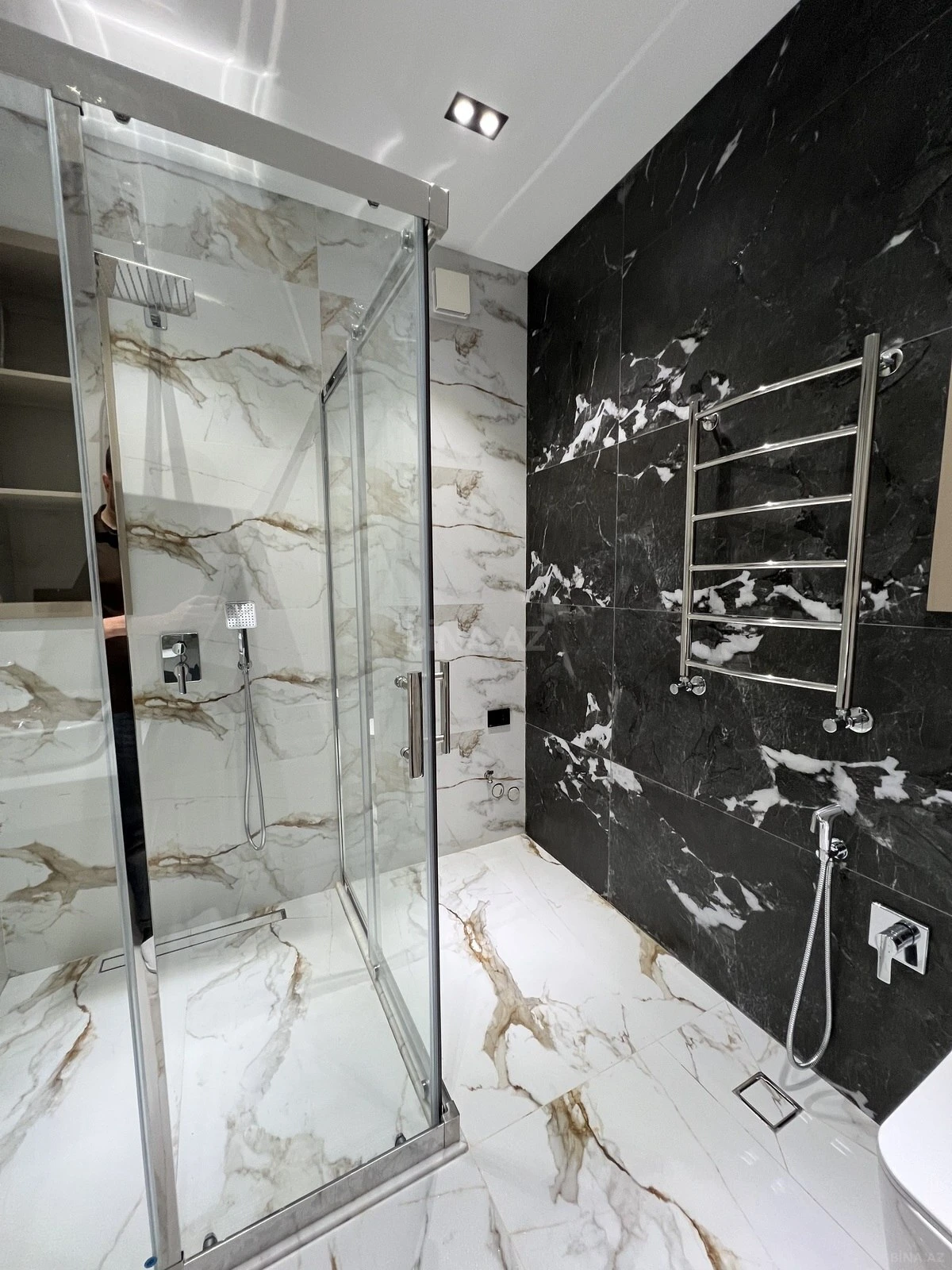 Satılır 2 otaqlı mənzil 68 m²