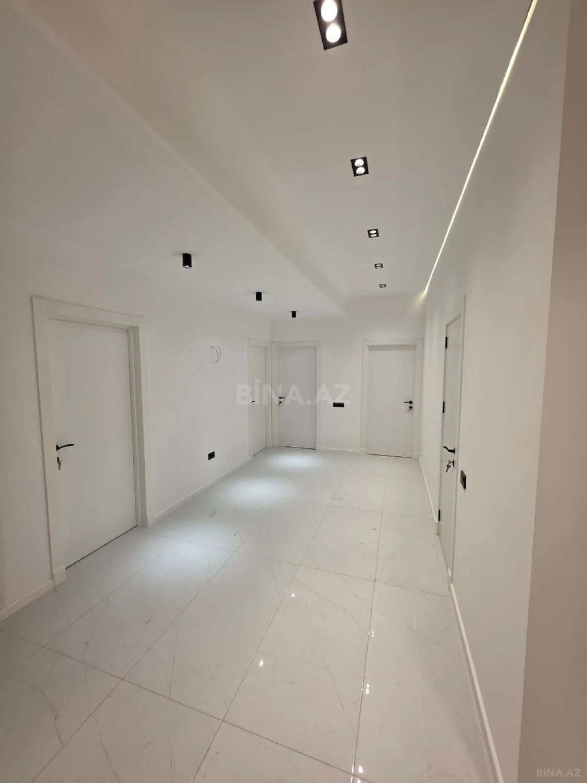Satılır 3 otaqlı mənzil 127 m²