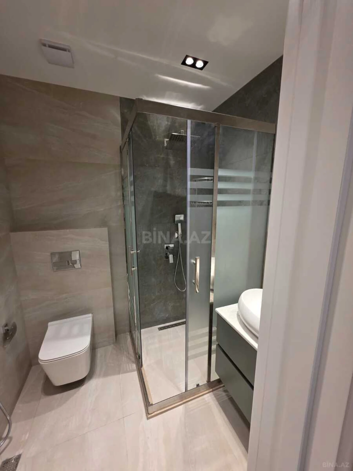 Satılır 3 otaqlı mənzil 127 m²