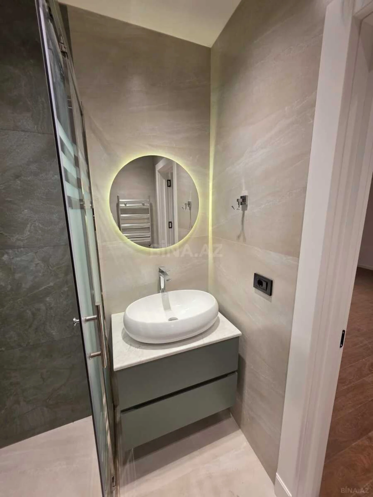 Satılır 3 otaqlı mənzil 127 m²