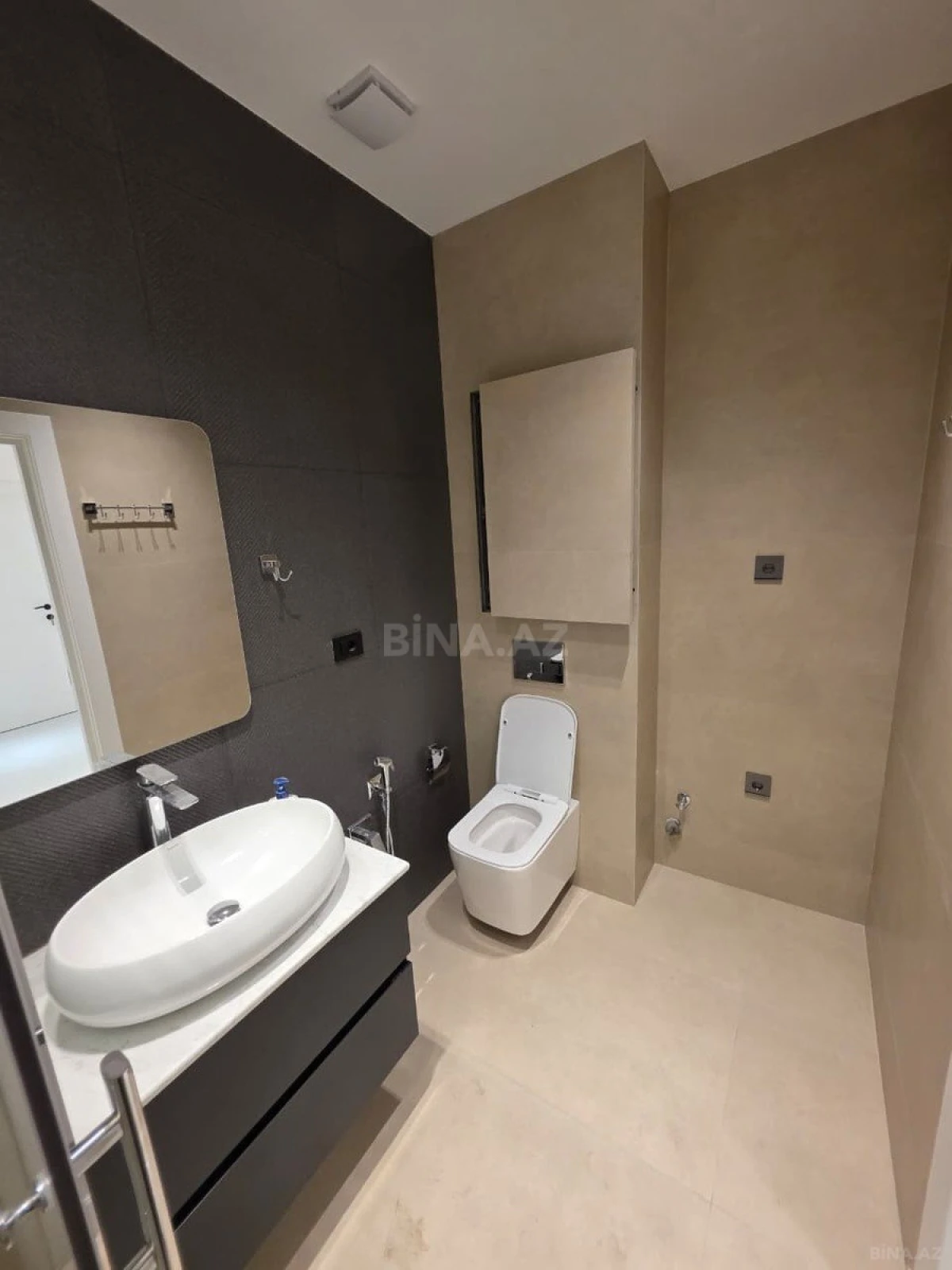 Satılır 3 otaqlı mənzil 127 m²