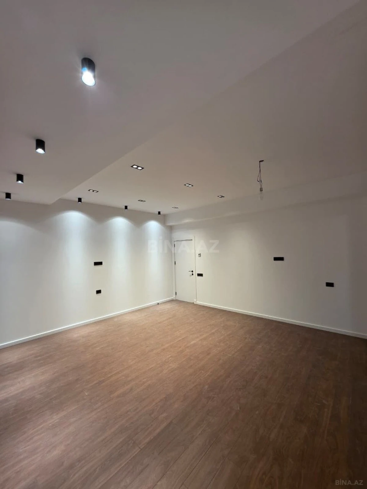 Satılır 3 otaqlı mənzil 127 m²