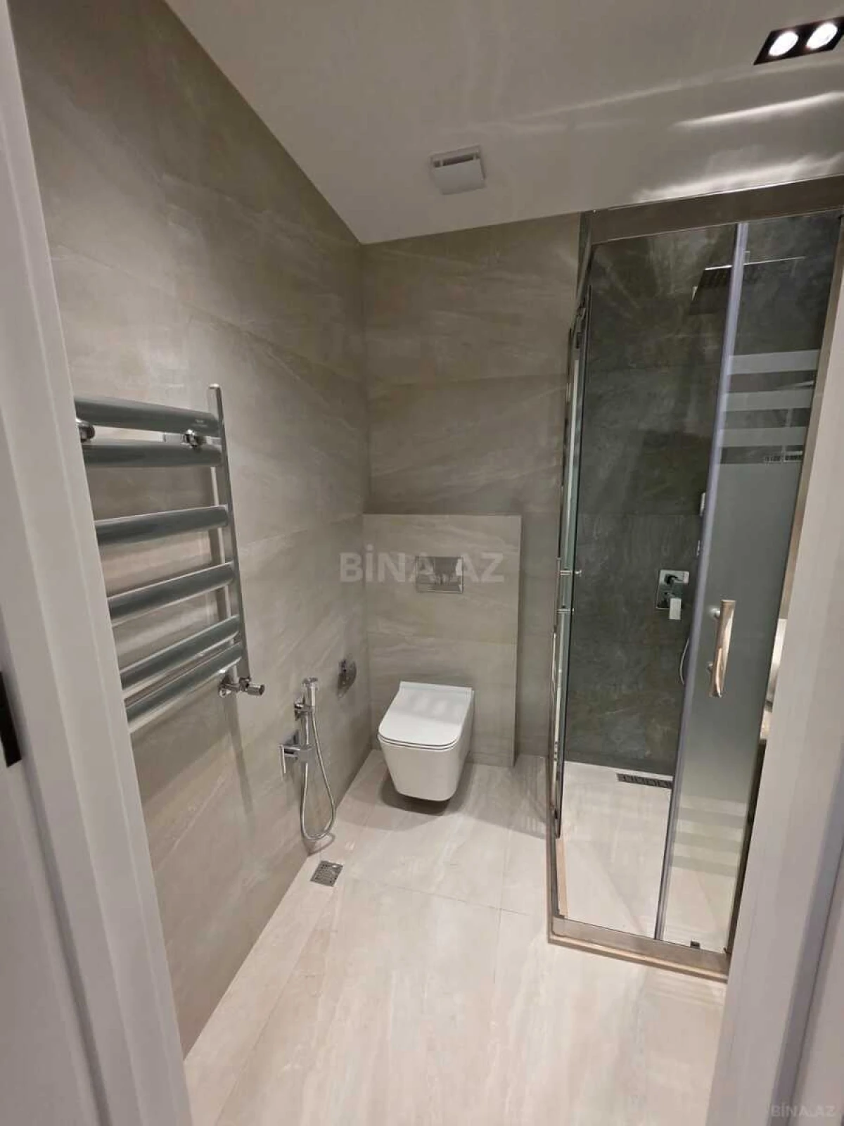 Satılır 3 otaqlı mənzil 127 m²