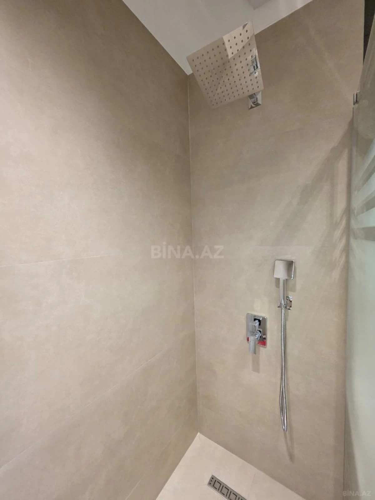 Satılır 3 otaqlı mənzil 127 m²