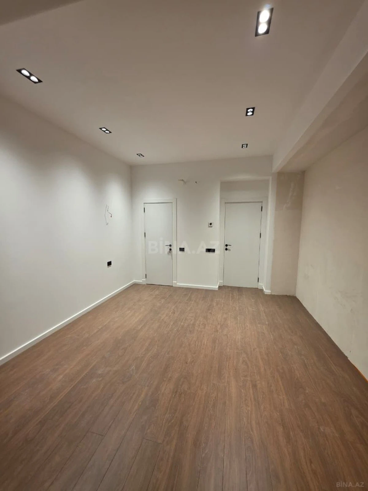 Satılır 3 otaqlı mənzil 127 m²