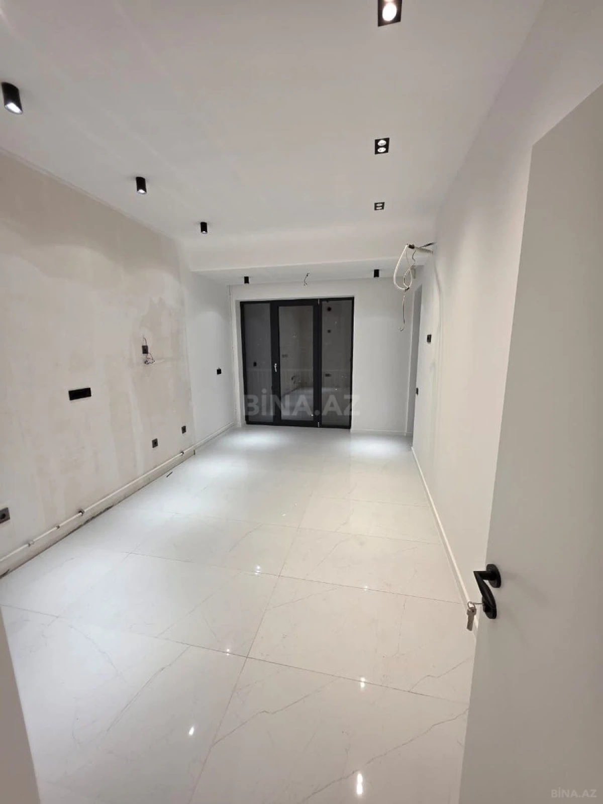 Satılır 3 otaqlı mənzil 127 m²