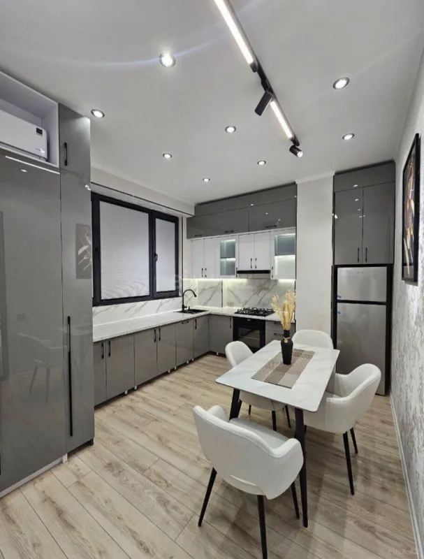 Kirayə verilir 2 otaqlı mənzil 90 m²