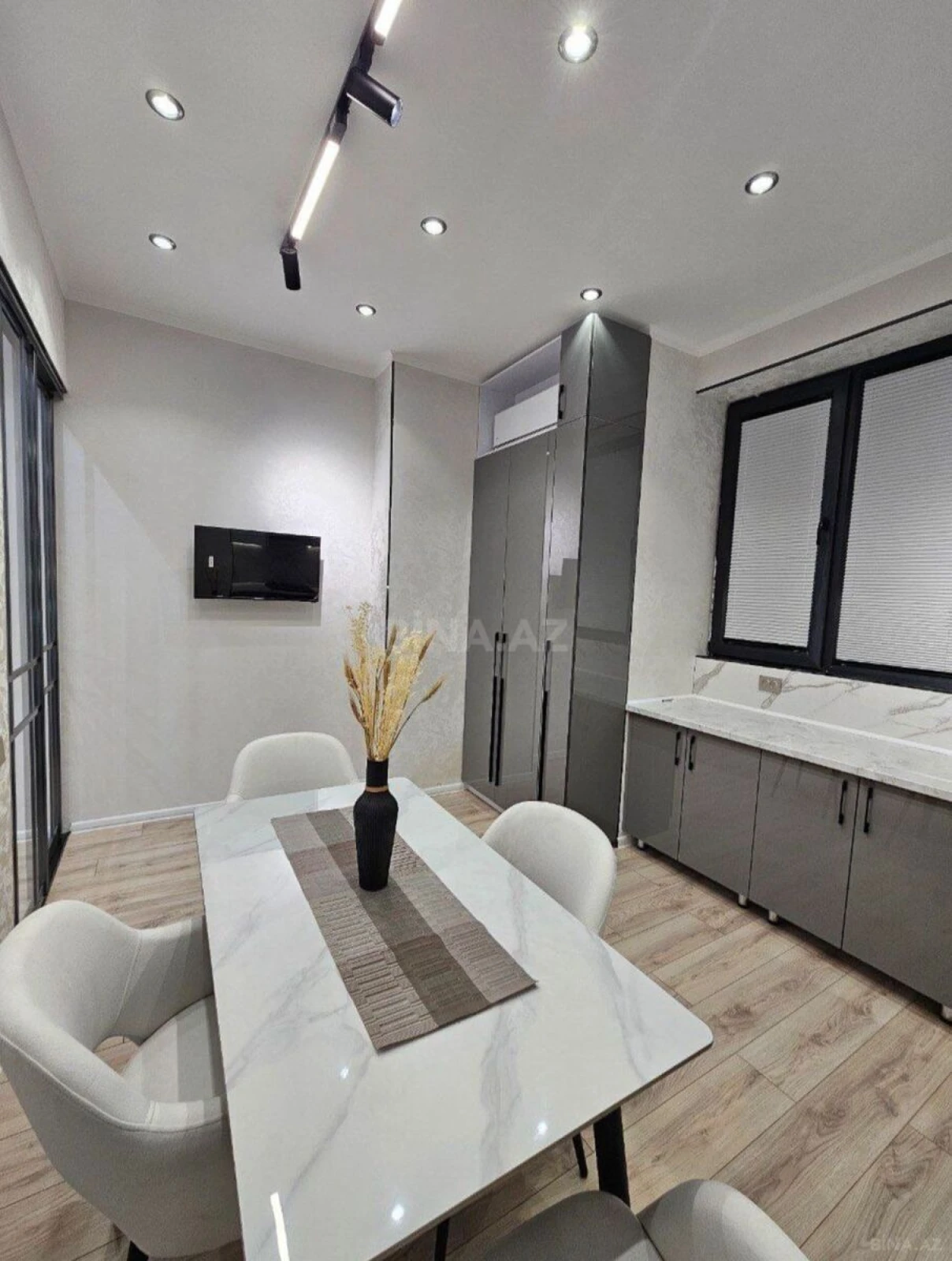 Kirayə verilir 2 otaqlı mənzil 90 m²