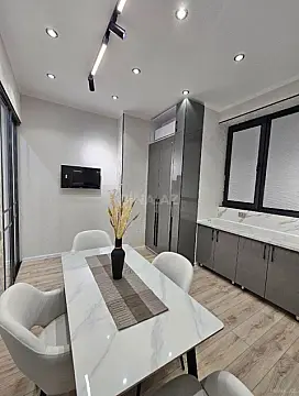 Kirayə verilir 2 otaqlı mənzil 90 m²
