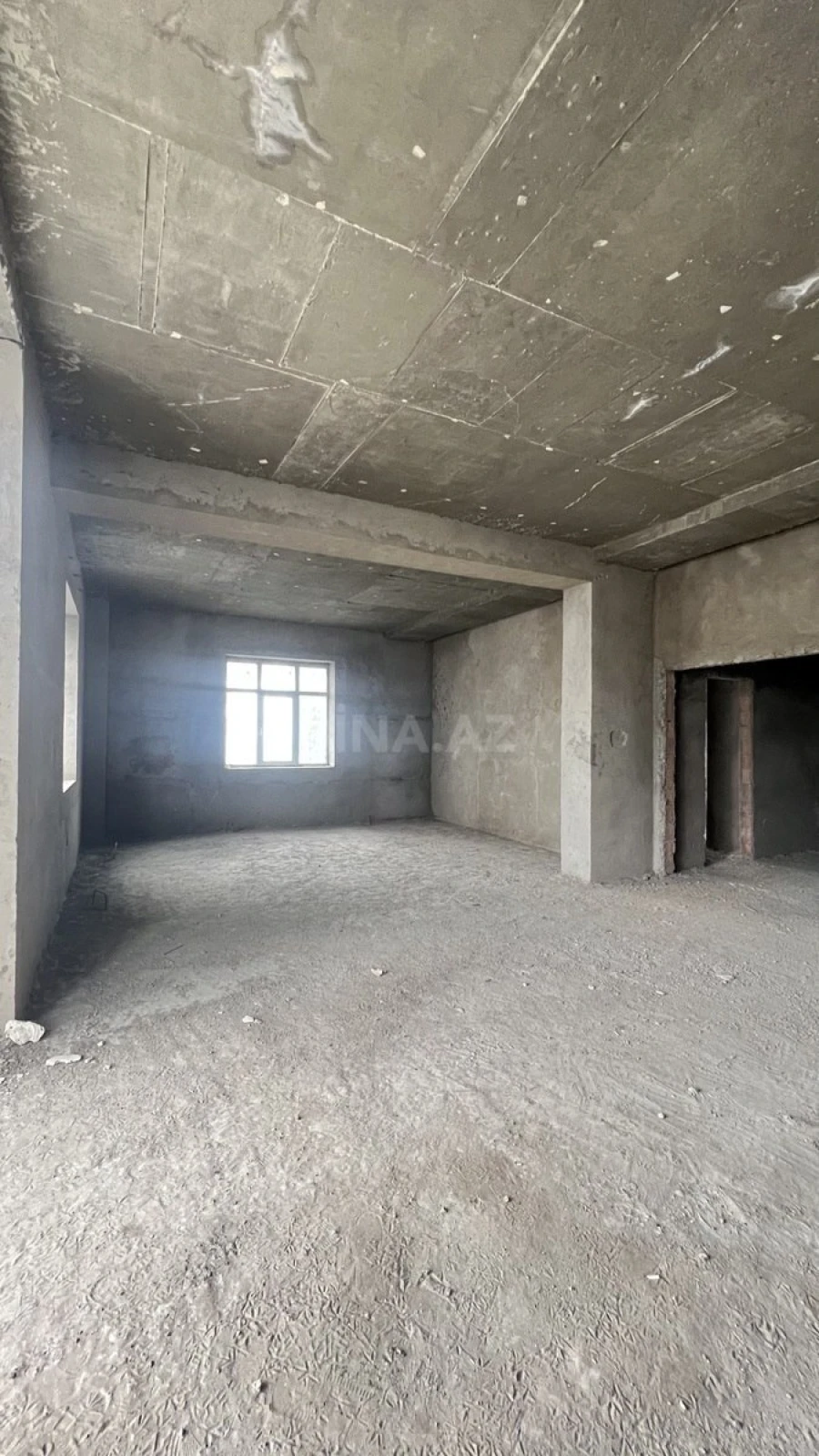 Satılır 4 otaqlı mənzil 241 m²
