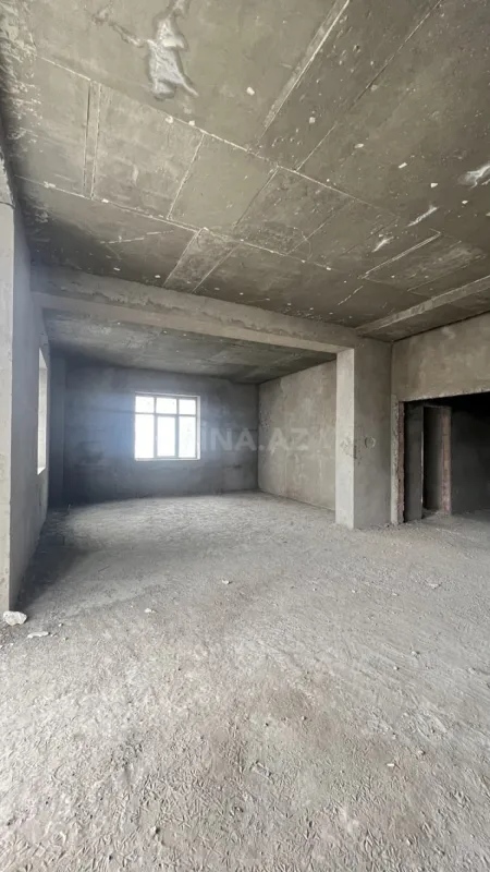 Satılır 4 otaqlı mənzil 241 m²