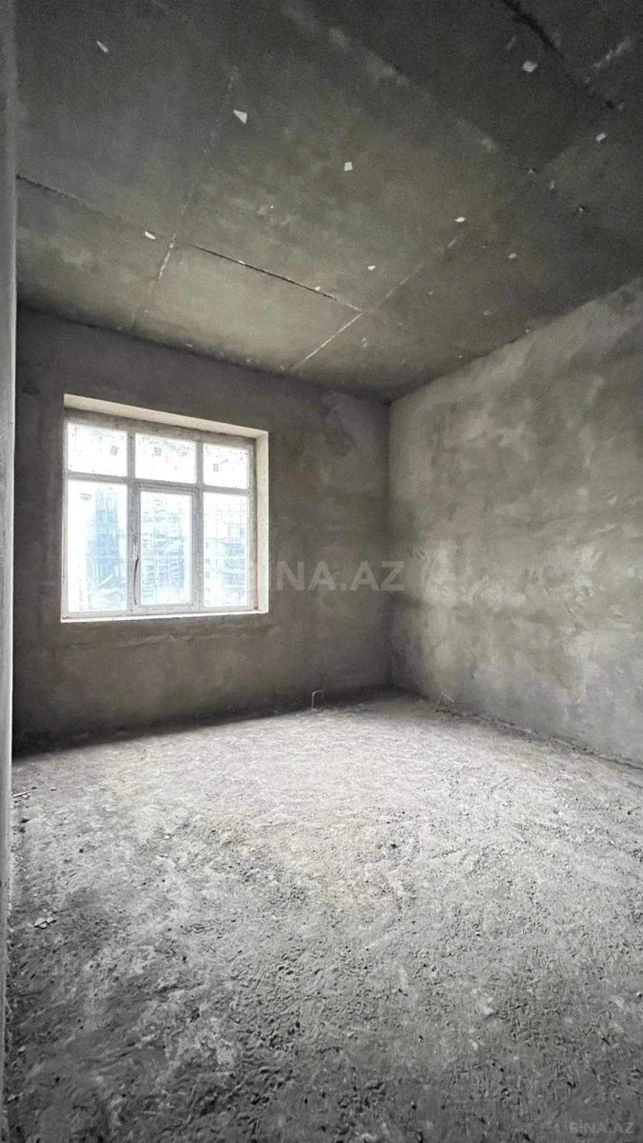 Satılır 4 otaqlı mənzil 241 m²