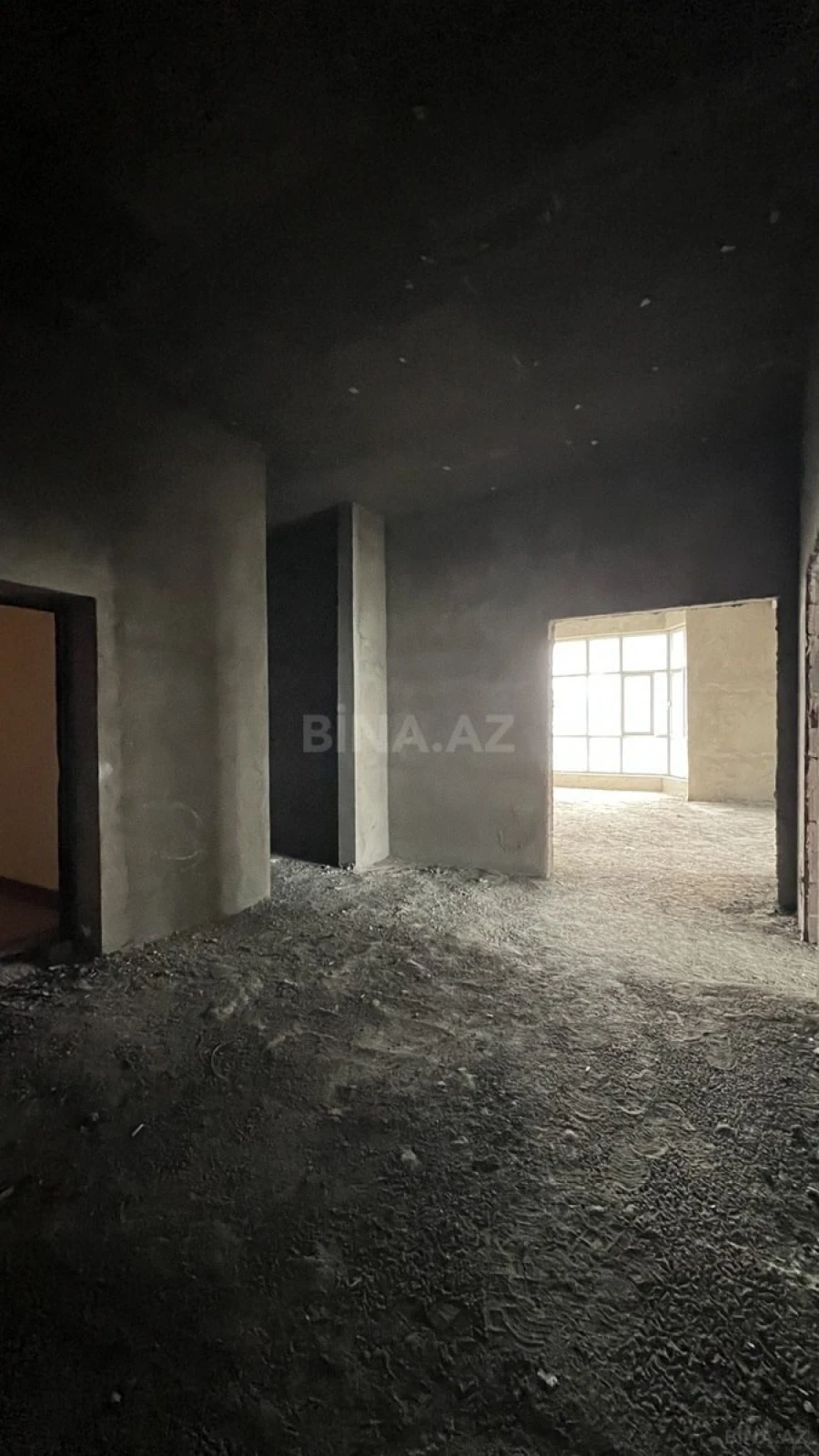 Satılır 4 otaqlı mənzil 241 m²