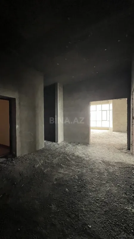 Satılır 4 otaqlı mənzil 241 m²