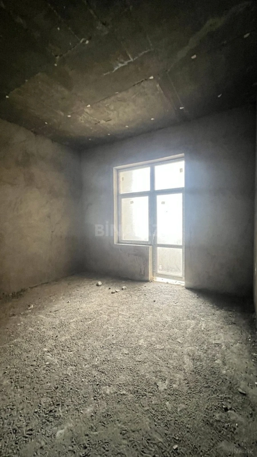 Satılır 4 otaqlı mənzil 241 m²