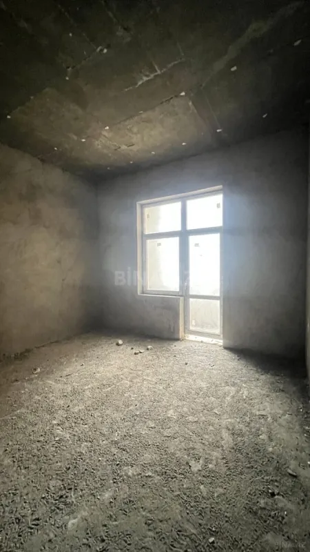 Satılır 4 otaqlı mənzil 241 m²