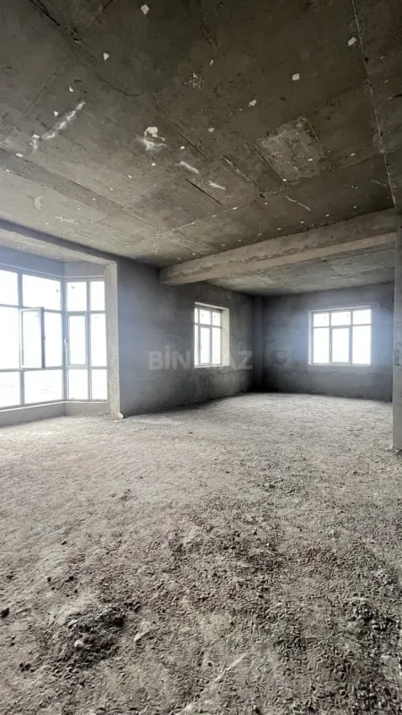 Satılır 4 otaqlı mənzil 241 m²
