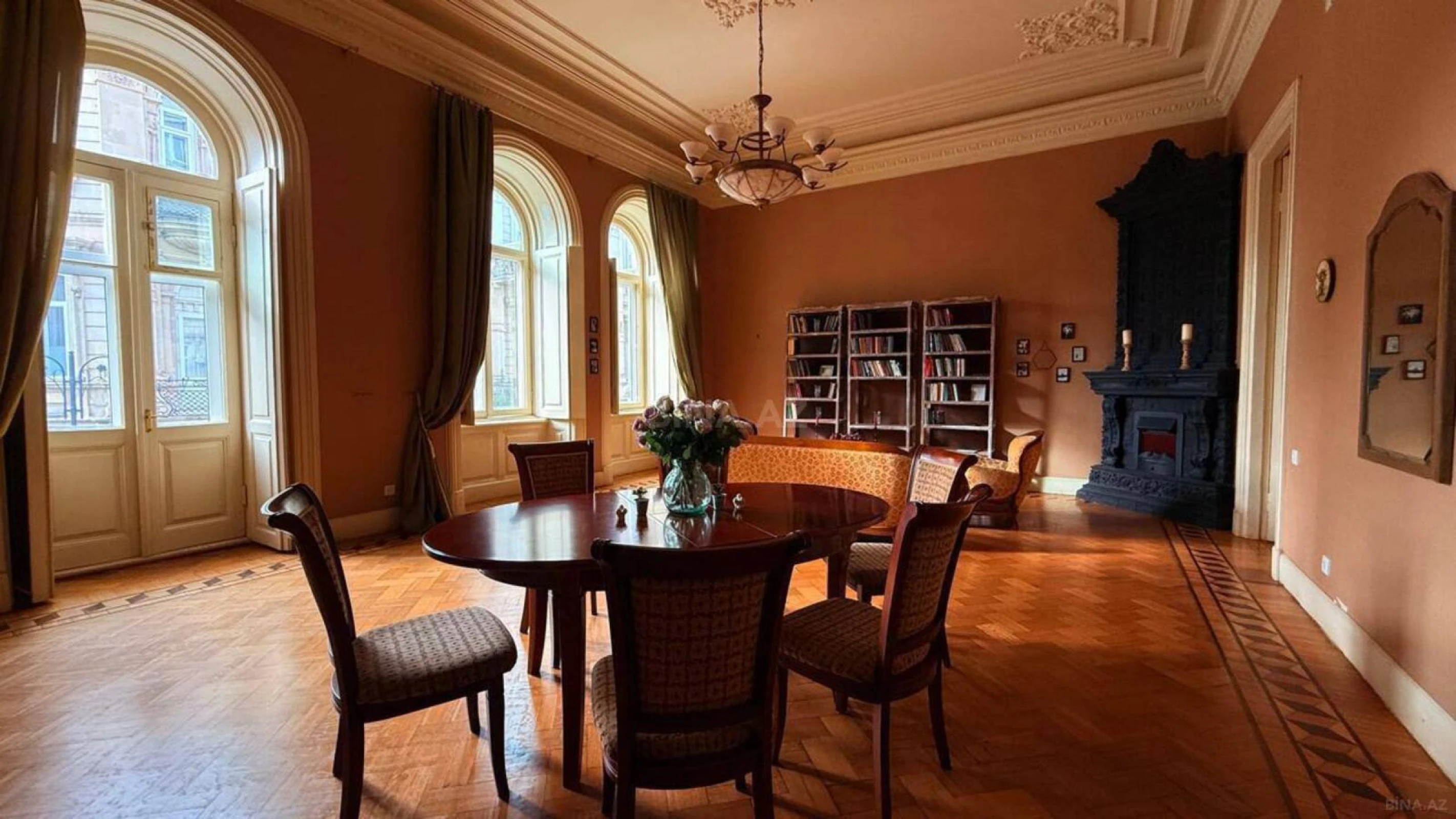 Satılır 6 otaqlı mənzil 250 m²