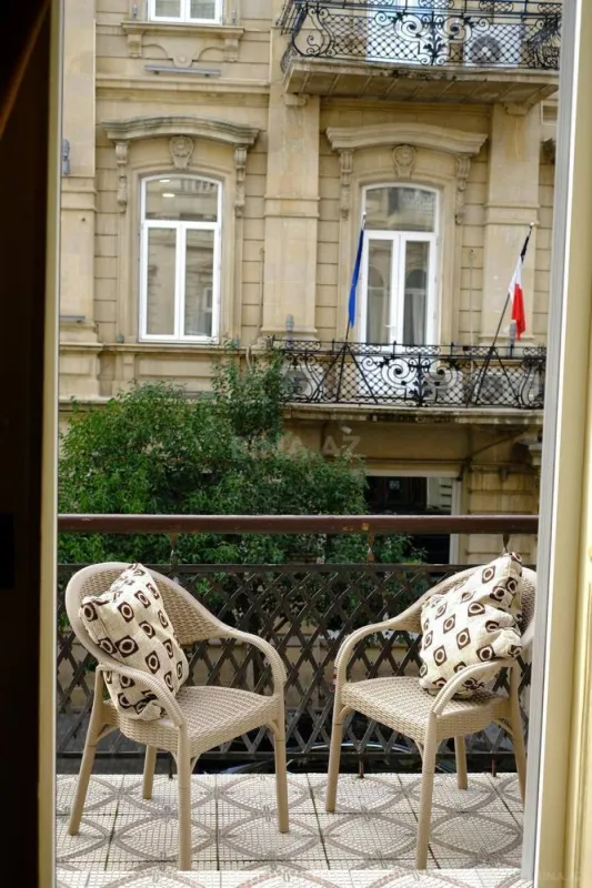 Satılır 6 otaqlı mənzil 250 m²