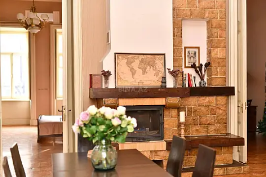 Satılır 6 otaqlı mənzil 250 m²