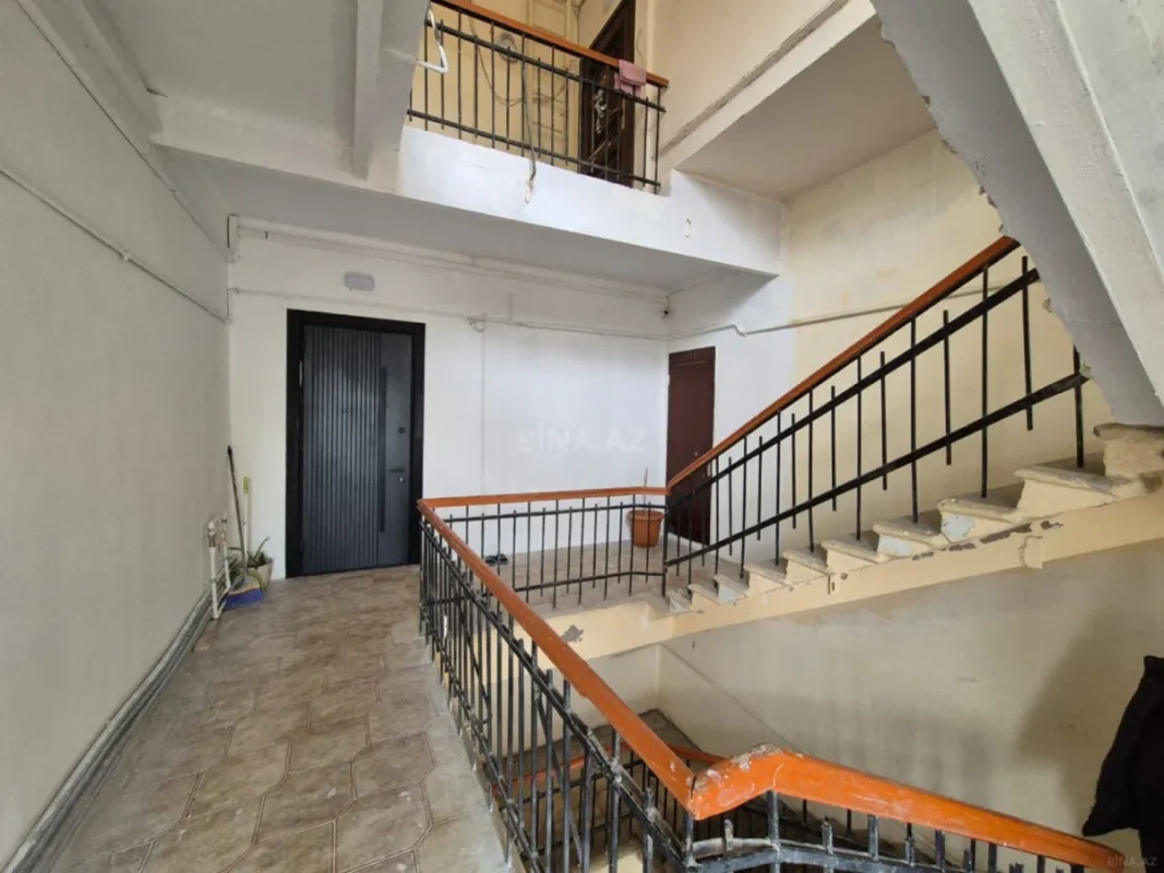 Satılır 5 otaqlı mənzil 240 m²
