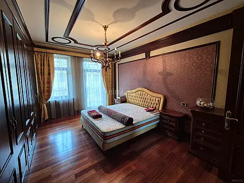 Satılır 5 otaqlı mənzil 240 m²