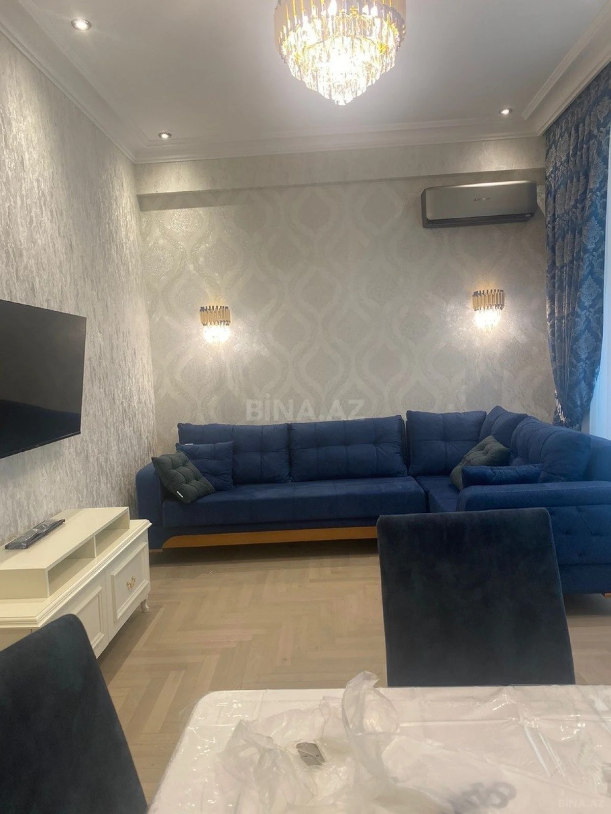 Kirayə verilir 2 otaqlı mənzil 93 m²