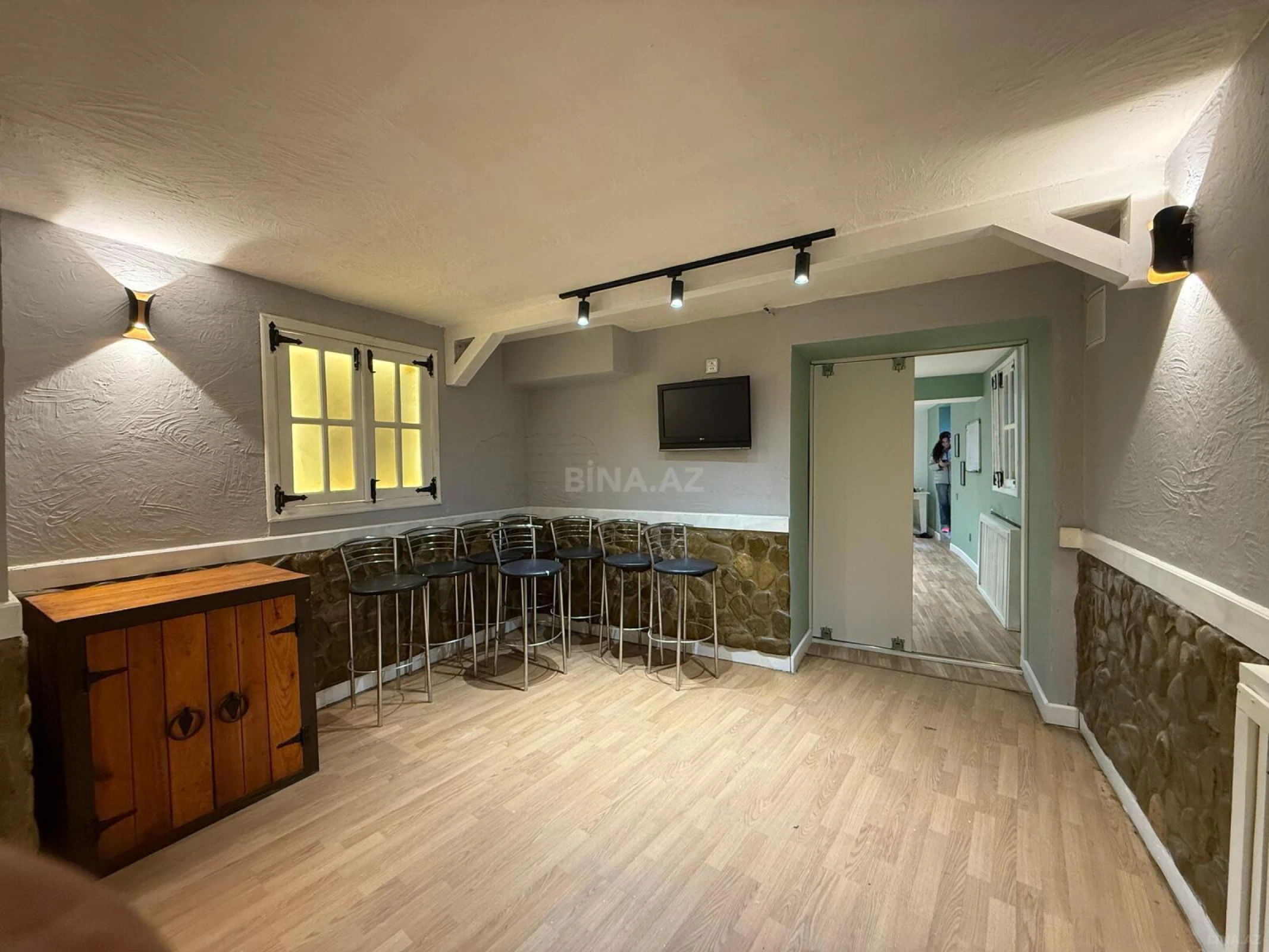 Kirayə verilir obyekt 200 m²