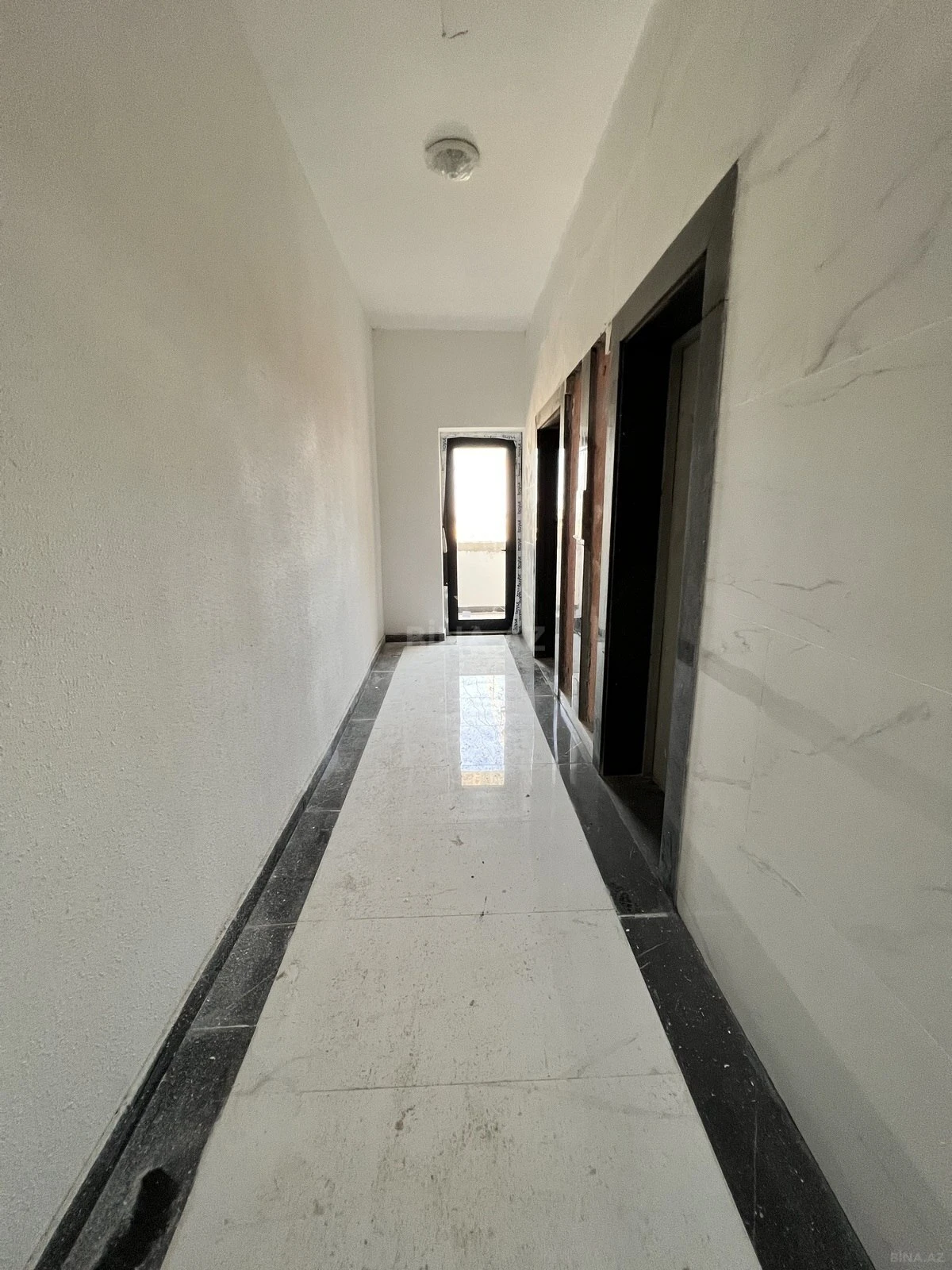 Satılır 3 otaqlı mənzil 102.7 m²