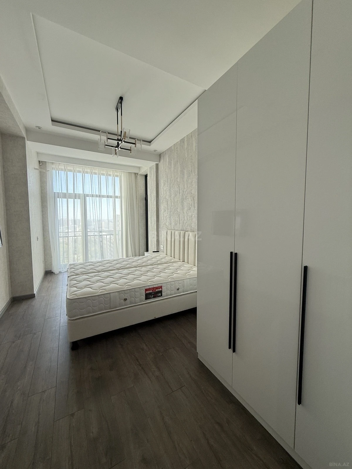 Satılır 3 otaqlı mənzil 102.7 m²