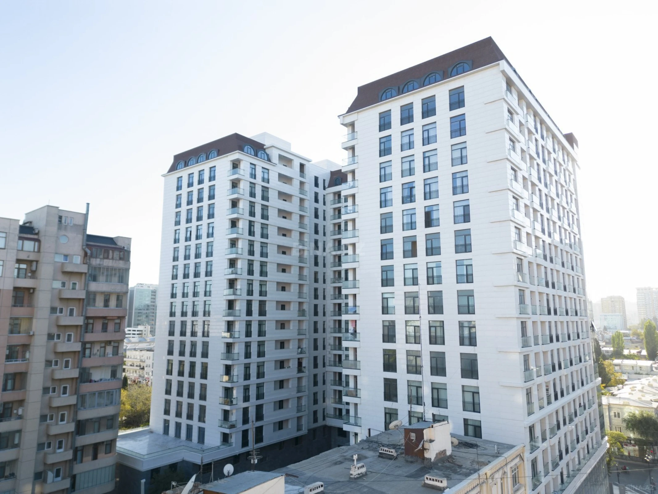 Satılır 3 otaqlı mənzil 102.7 m²